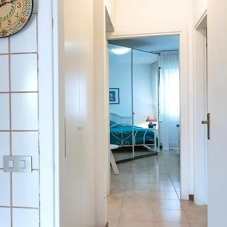 S273 - Sirolo, Comodo Trilocale Con Aria Condizionata